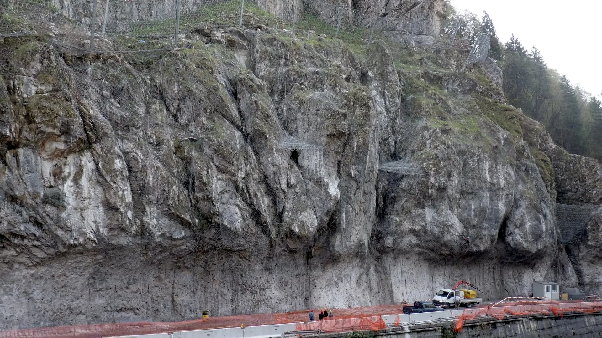 Reti paramassi installate su parete rocciosa